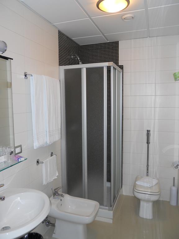 Twin Room,1274598934:JPEG